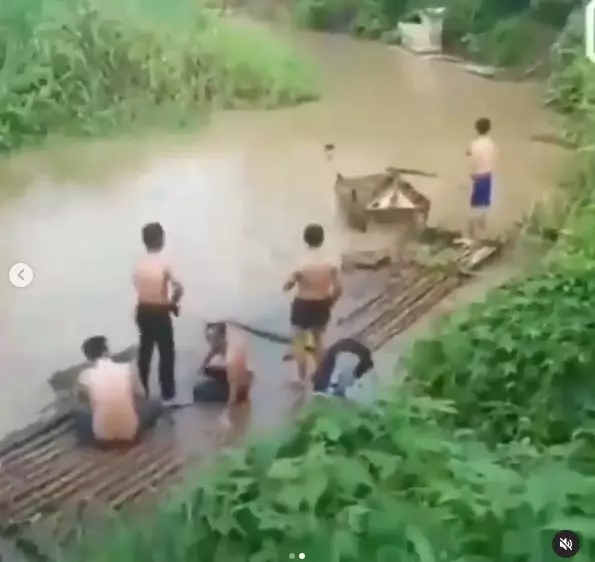 wc darurat desa hanyut Instagram