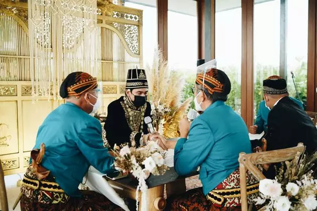 momen pernikahan Adipati dan Canti © KapanLagi.com momen pernikahan Adipati dan Canti © KapanLagi.com