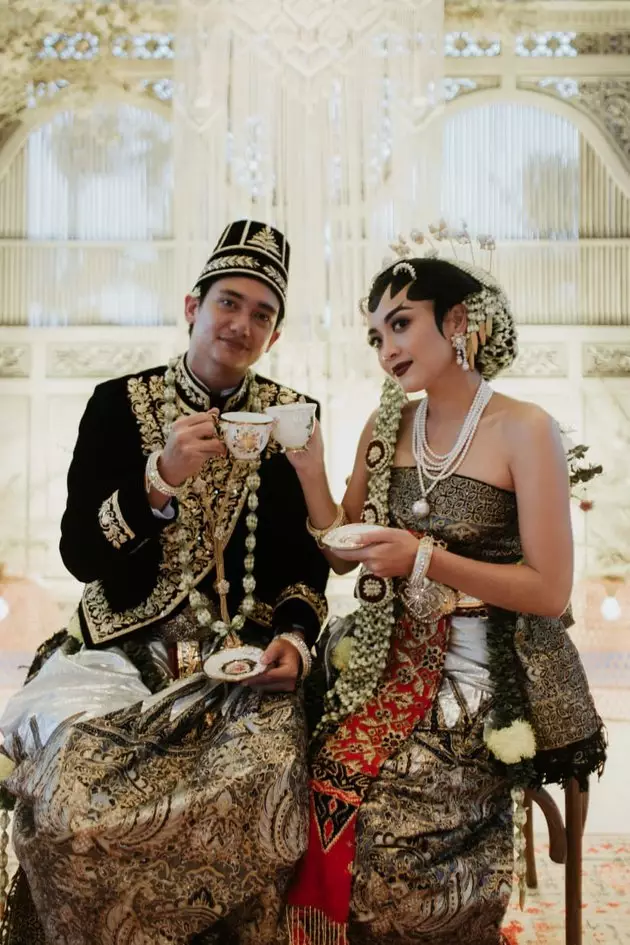 momen pernikahan Adipati dan Canti © KapanLagi.com momen pernikahan Adipati dan Canti © KapanLagi.com