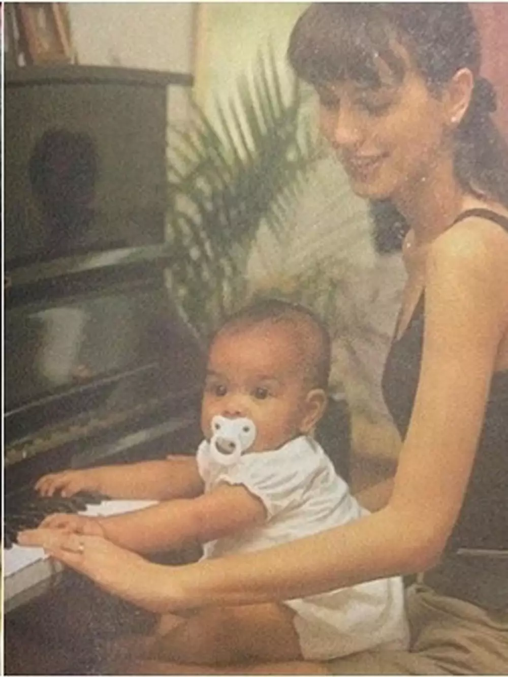 potret penyanyi dan ibu © berbagai sumber