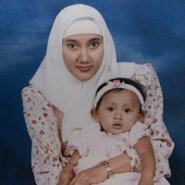 potret penyanyi dan ibu © berbagai sumber