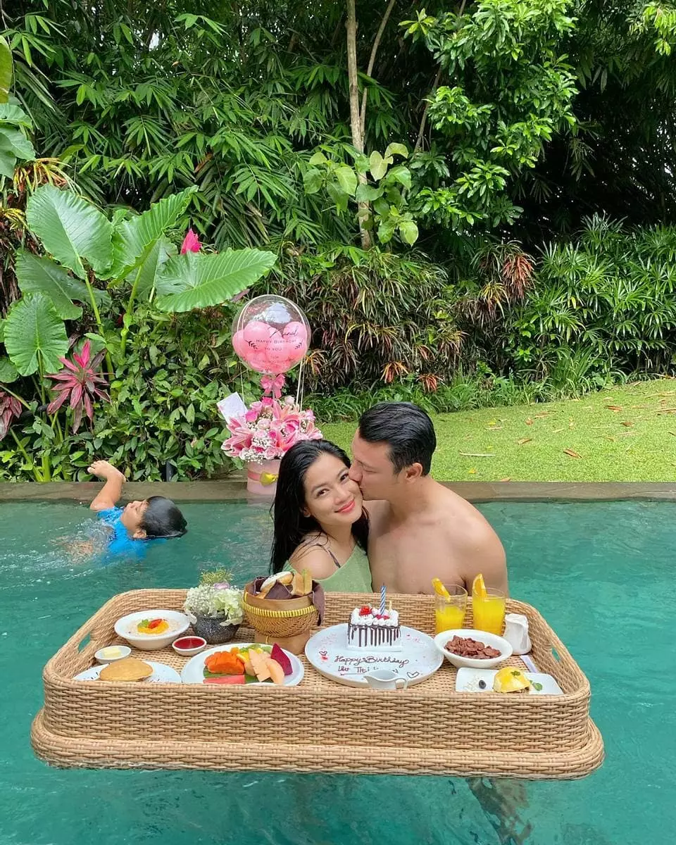 Potret mesra pemain sinetron Putri Yang Ditukar © 2020 brilio.net