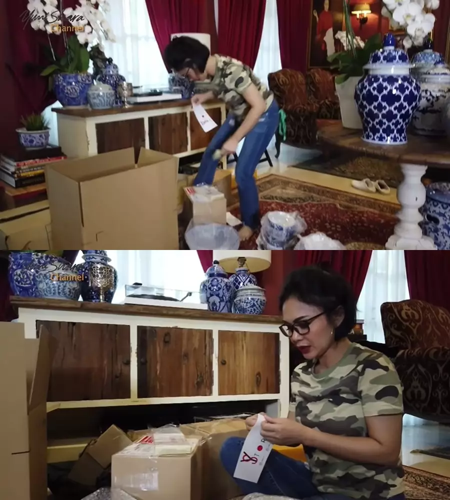 Potret Yuni Shara lakukan pekerjaan rumah © YouTube