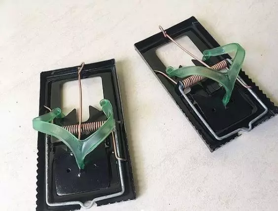 alas kaki desain nyeleneh Instagram