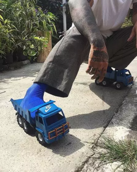 alas kaki desain nyeleneh Instagram