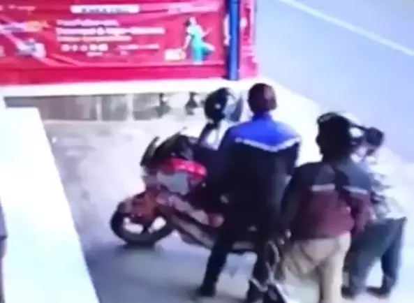 Maling motor terciduk pemilik © Instagram