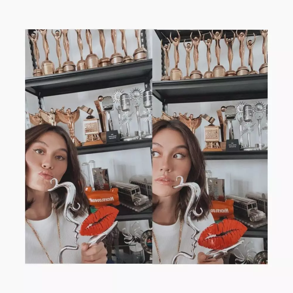 Deretan piala Agnez Mo  © Instagram