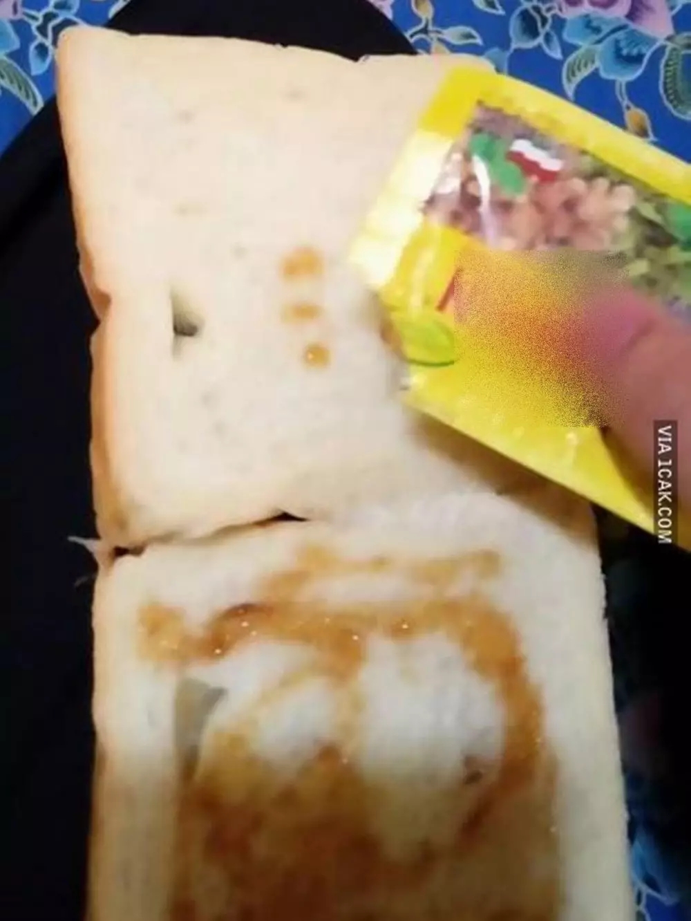 makan roti kocak © Berbagai Sumber