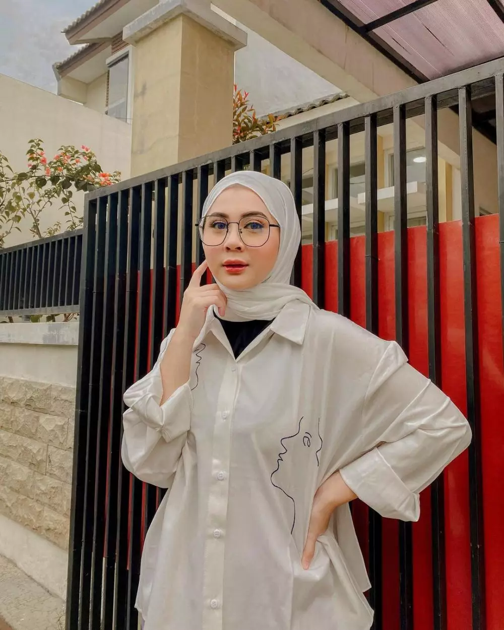 potret terbaru kesha ratuliu © berbagai sumber