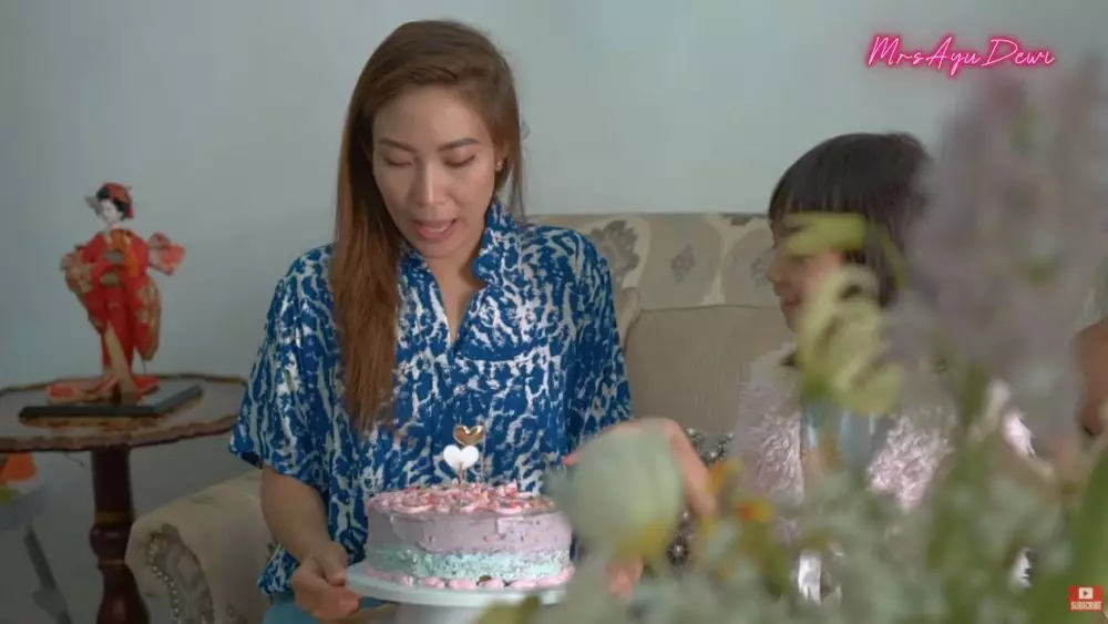 Hari Ibu Ayu Dewi © YouTube Hari Ibu Ayu Dewi © YouTube