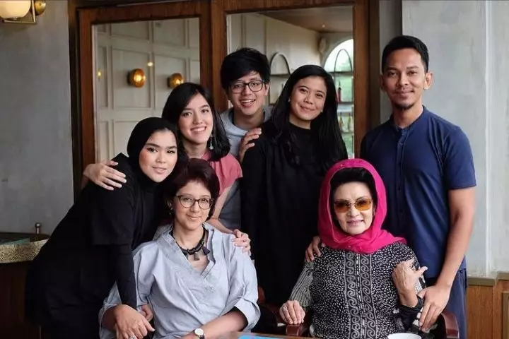 Potret terbaru 'Mak Lampir'  Instagram