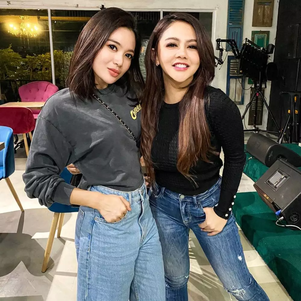 Potret persahabatan Wika Salim dan Jenita Janet © 2020 brilio.net Potret persahabatan Wika Salim dan Jenita Janet © 2020 brilio.net