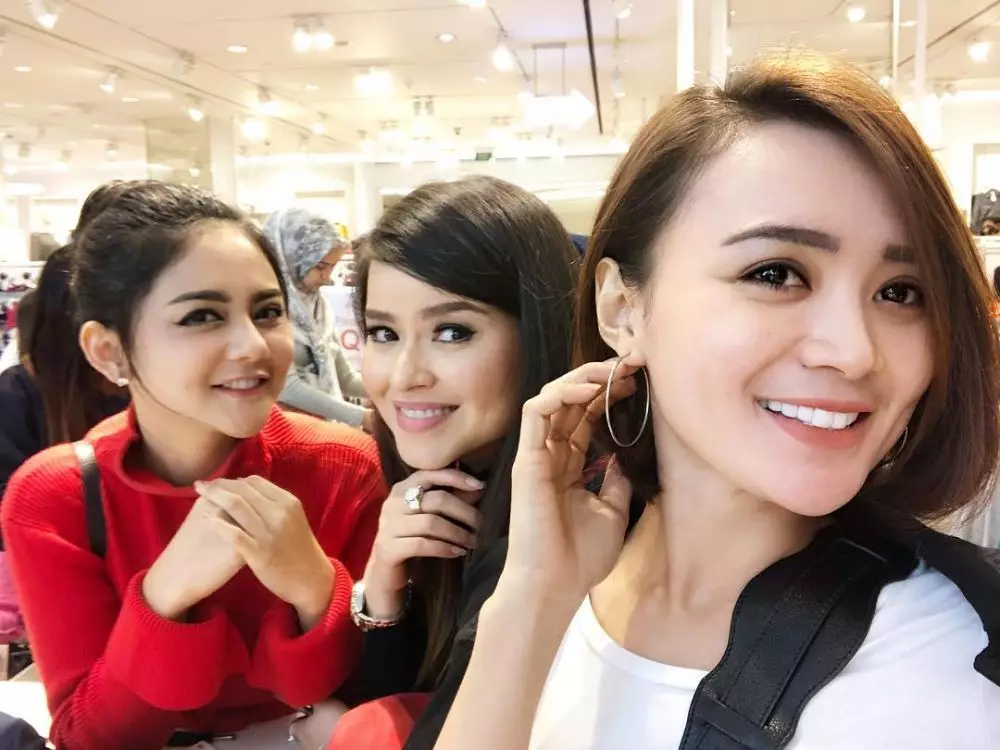 Potret persahabatan Wika Salim dan Jenita Janet © 2020 brilio.net Potret persahabatan Wika Salim dan Jenita Janet © 2020 brilio.net