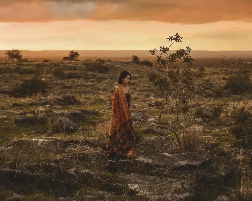 Pemotretan seleb kenakan kain tenun © 2020 brilio.net