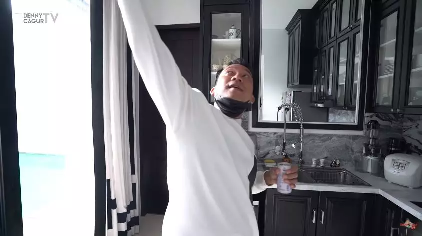 penampakan dapur nikita mirzani © YouTube