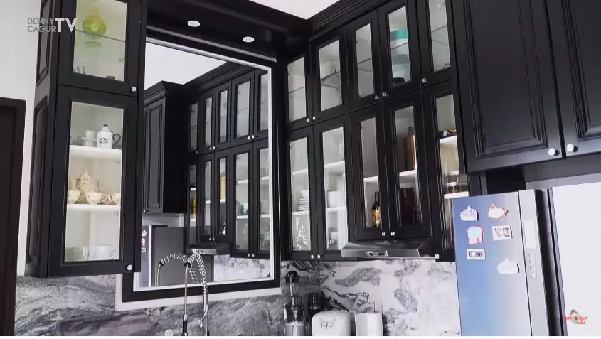 penampakan dapur nikita mirzani © YouTube