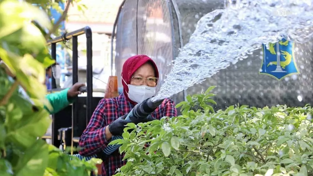 Potret Tri Rismaharini turun ke jalan © 2020 brilio.net