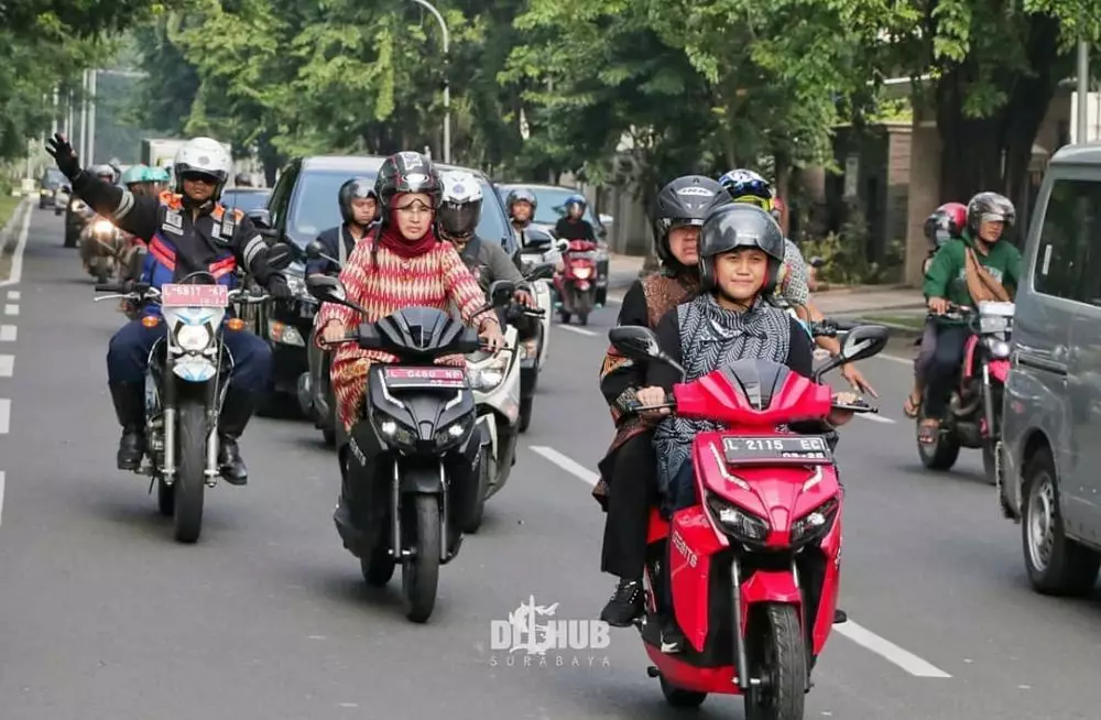 Potret Tri Rismaharini turun ke jalan © 2020 brilio.net