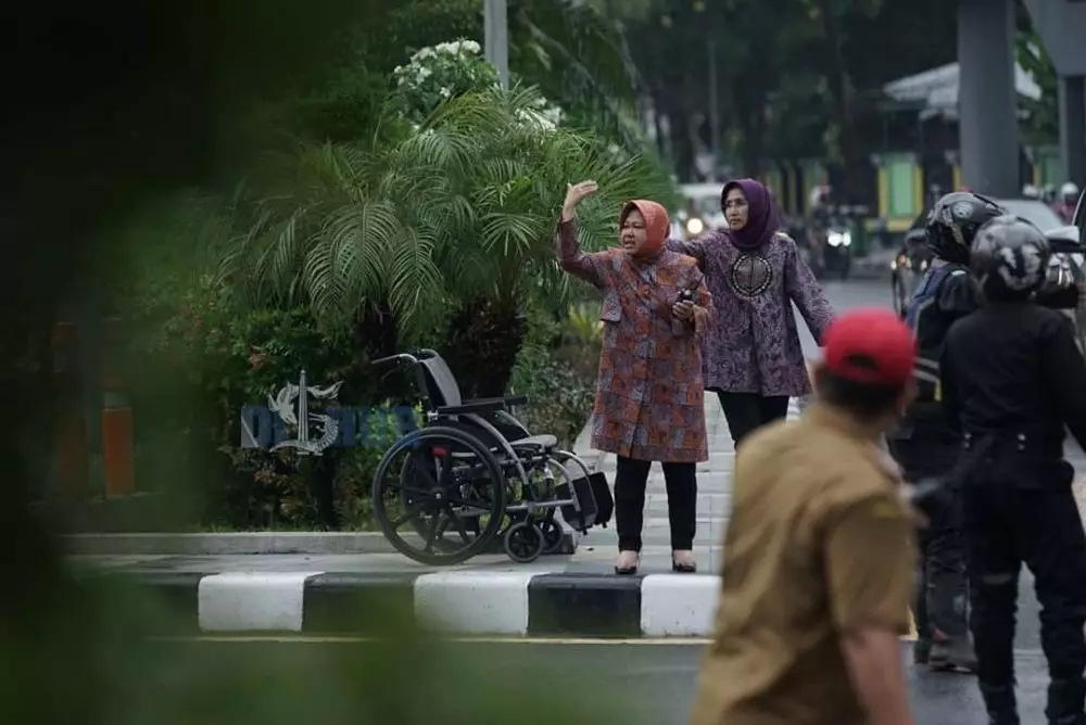 Potret Tri Rismaharini turun ke jalan © 2020 brilio.net