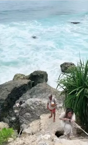 Via Vallen nikmati Nusa Penida © Instagram Via Vallen nikmati Nusa Penida © Instagram