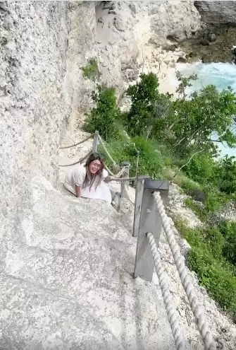 Via Vallen nikmati Nusa Penida © Instagram Via Vallen nikmati Nusa Penida © Instagram