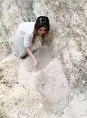 Via Vallen nikmati Nusa Penida © Instagram Via Vallen nikmati Nusa Penida © Instagram