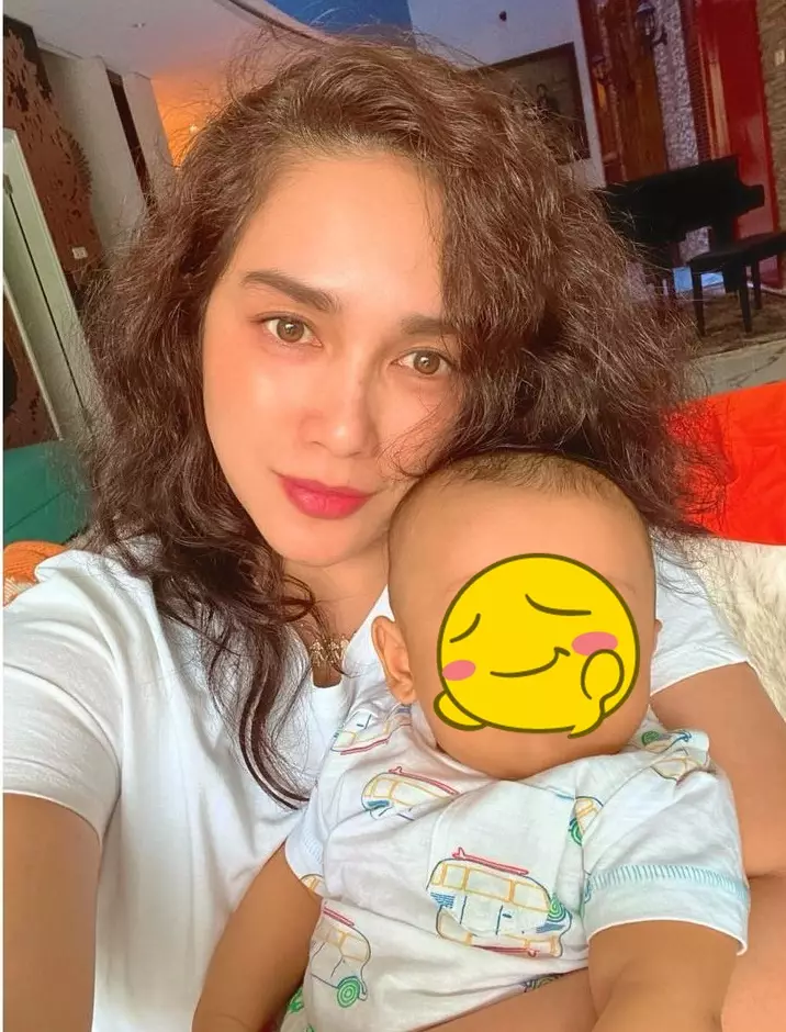 rambut asli Ussy © Instagram