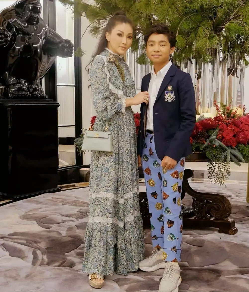 Potret seleb wanita bareng putranya © Instagram