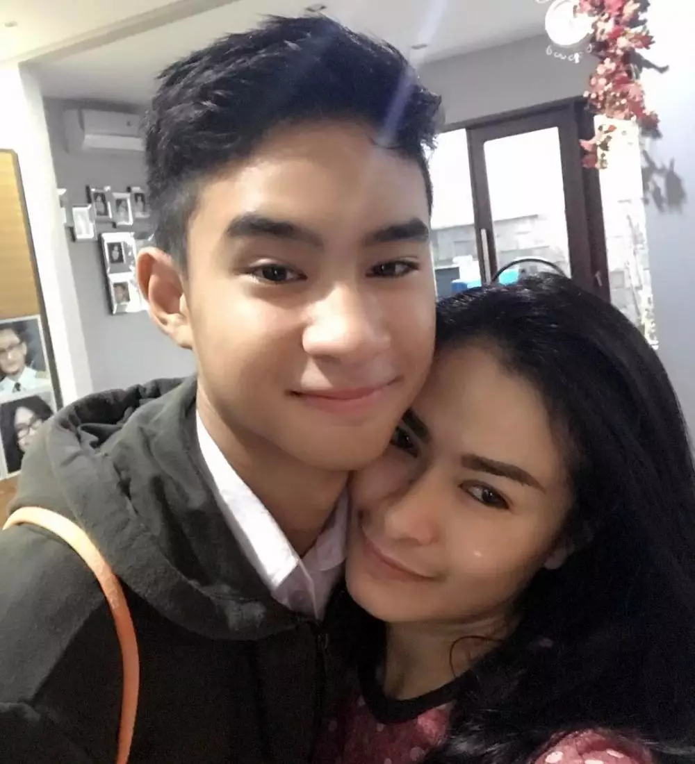 Potret seleb wanita bareng putranya © Instagram