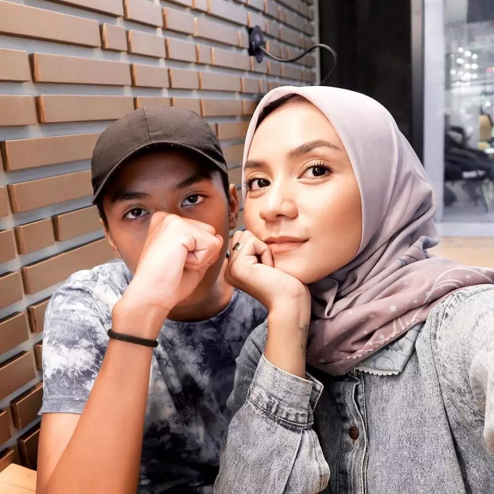 Potret seleb wanita bareng putranya © Instagram