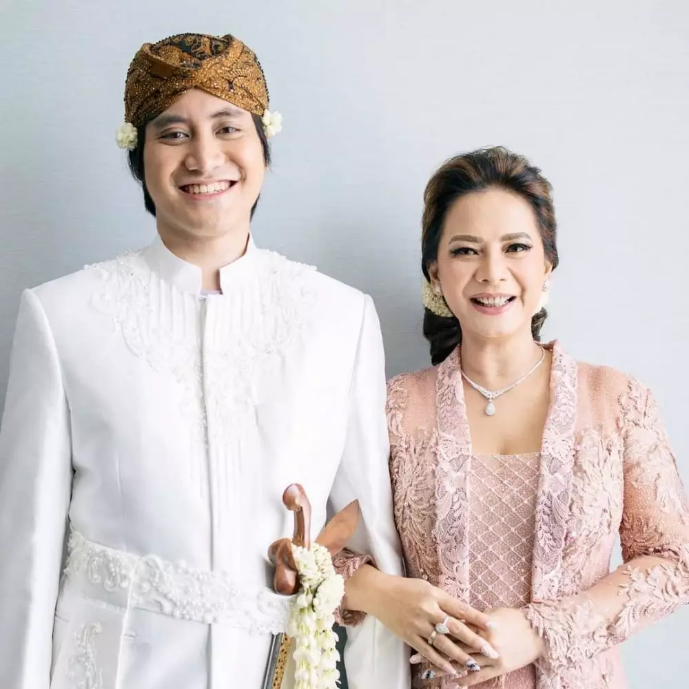 Potret seleb wanita bareng putranya © Instagram