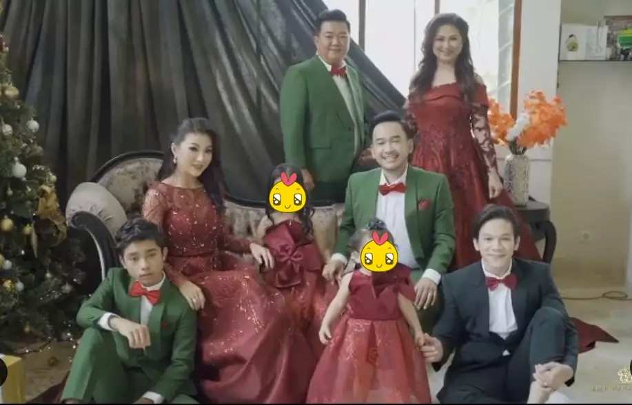 pemotretan Natal keluarga Ruben © 2020 brilio.net