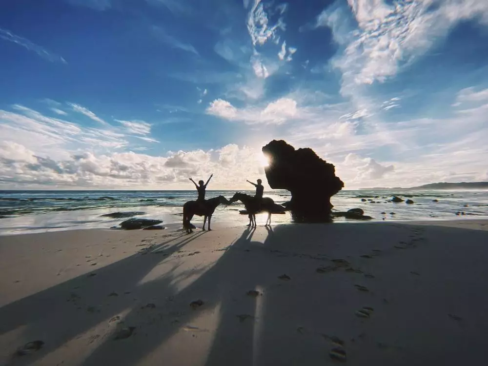 Potret Isyana dan Rayhan honeymoon © 2020 brilio.net