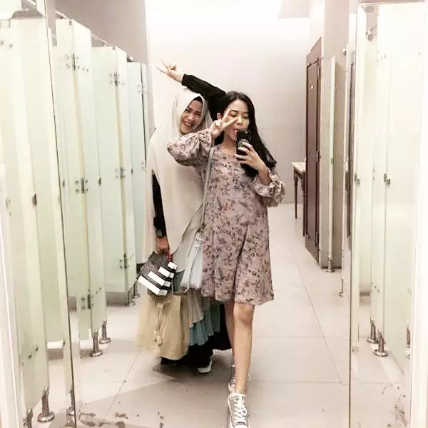 Hanggini dan ibunda © Instagram