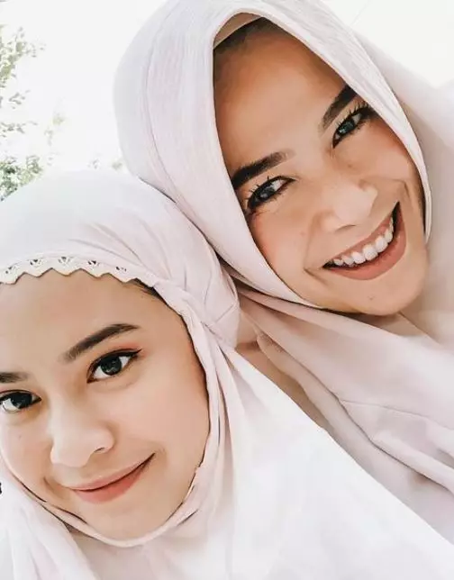 Hanggini dan ibunda © Instagram