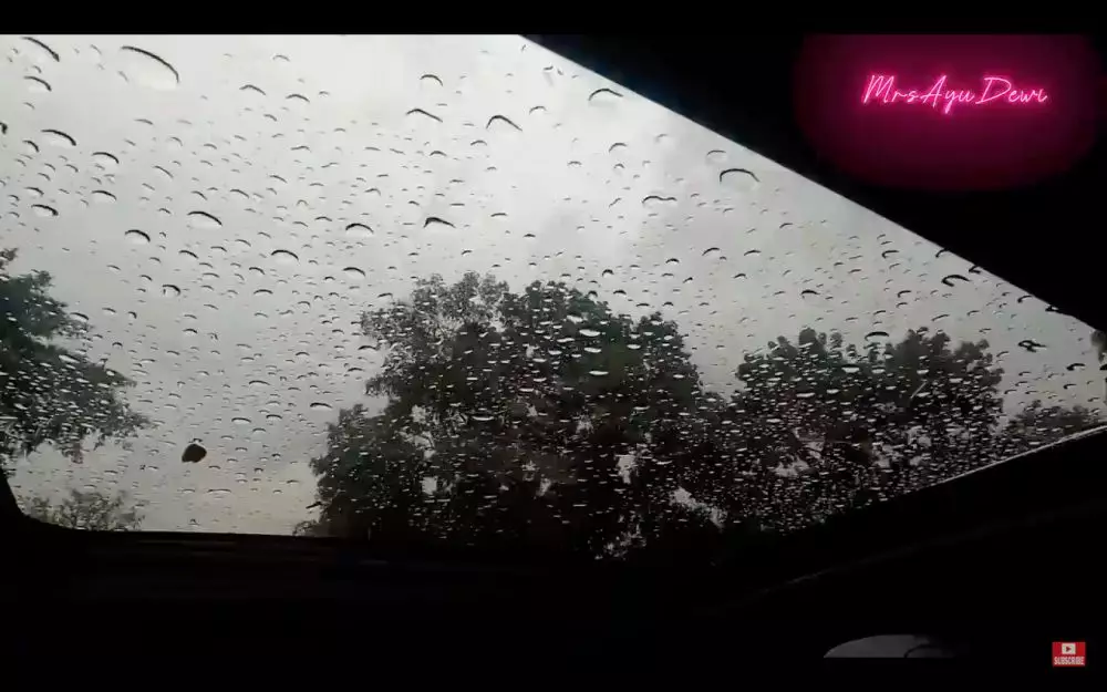 Penampakan mobil baru Luna Maya YouTube