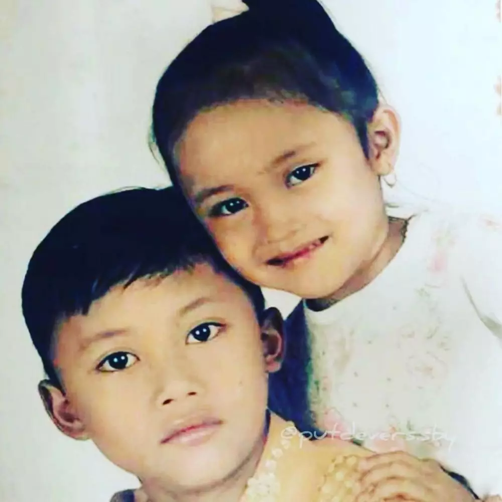 masa kecil Rizky Putri Delina berbagai sumber