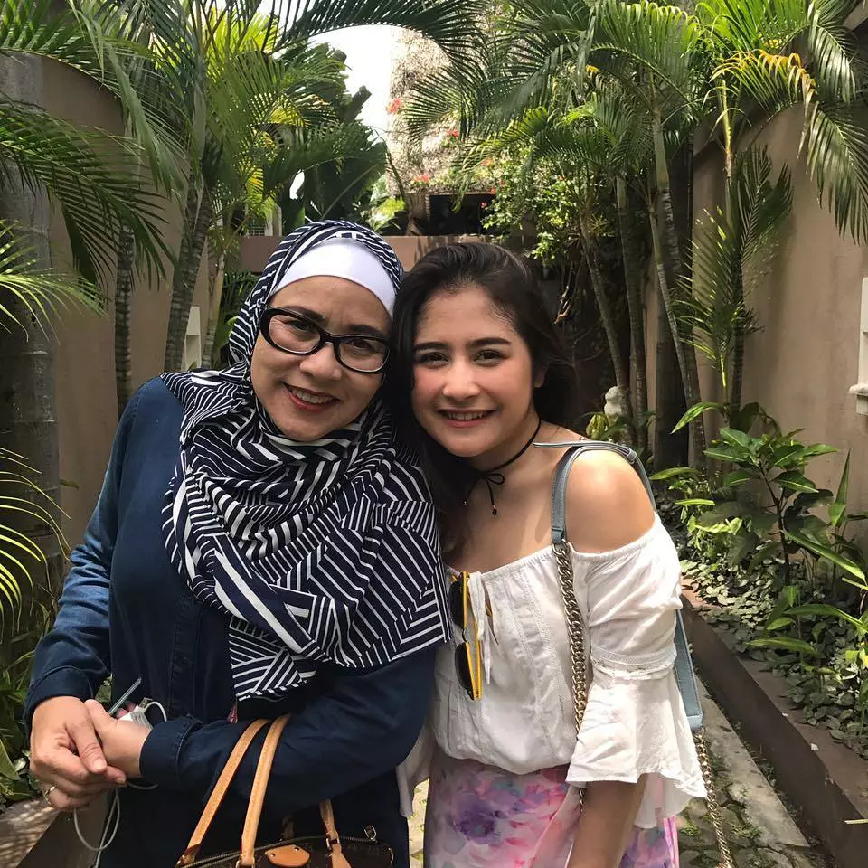 potret mantan artis cilik dan ibu © Instagram