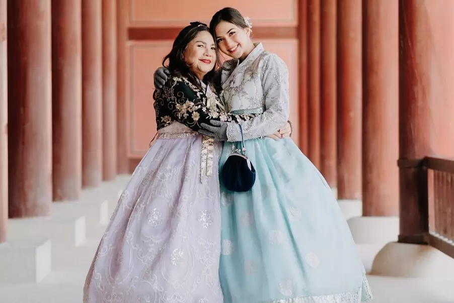 potret mantan artis cilik dan ibu © Instagram