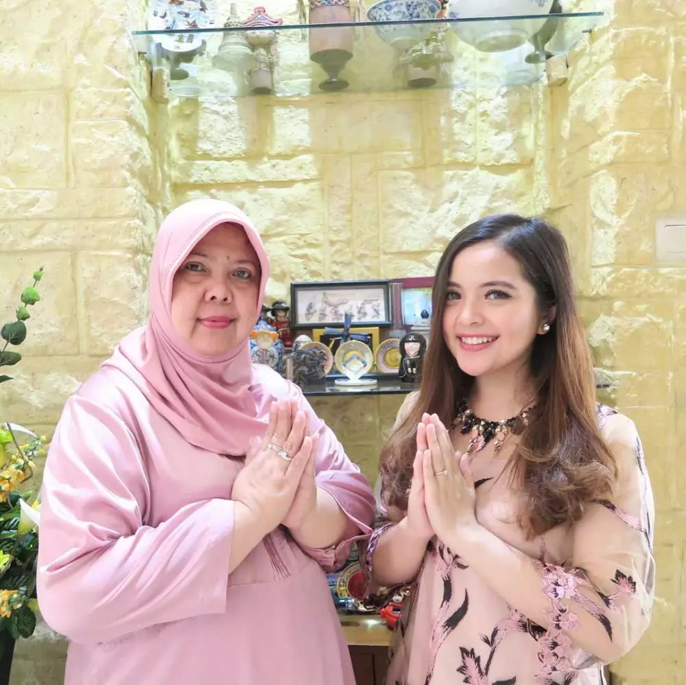 potret mantan artis cilik dan ibu © Instagram