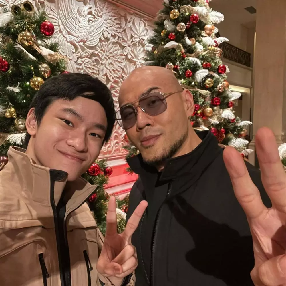 Momen Deddy Corbuzier ikut rayakan Natal © Instagram Momen Deddy Corbuzier ikut rayakan Natal © Instagram