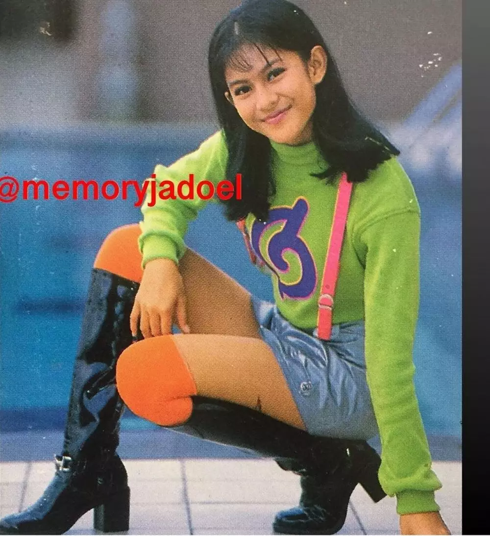 Dian Sastro jadi model majalah jadul © Instagram Dian Sastro jadi model majalah jadul © Instagram