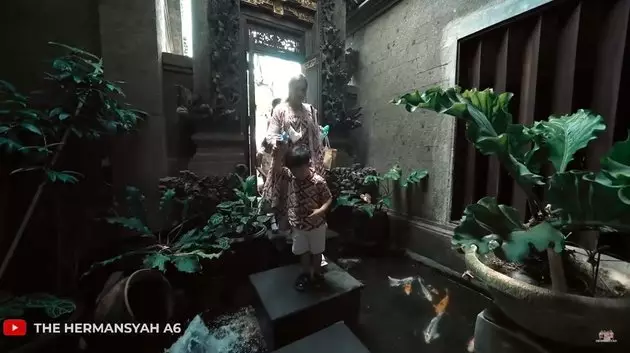 Potret rumah Sarah Menzel © Istimewa