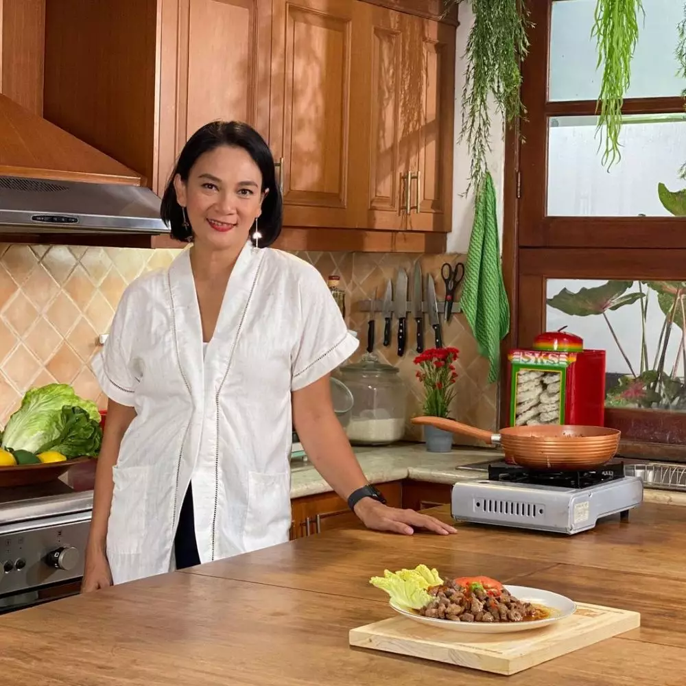 Seleb wanita ini terkenal dengan peran ibu idaman © Instagram