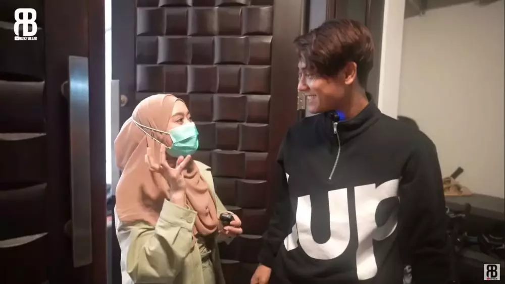 kencan Lesty dan Billar © YouTube