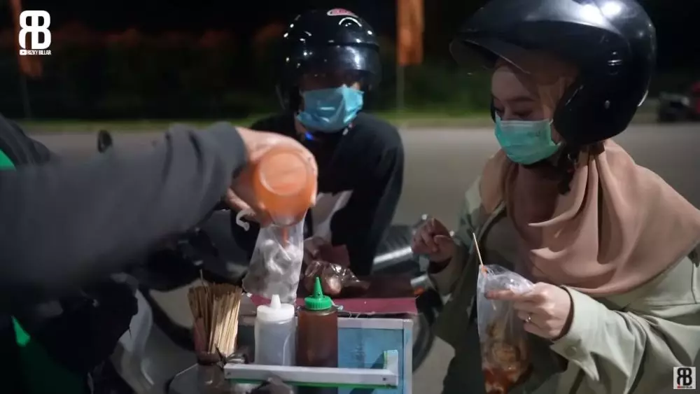 kencan Lesty dan Billar © YouTube