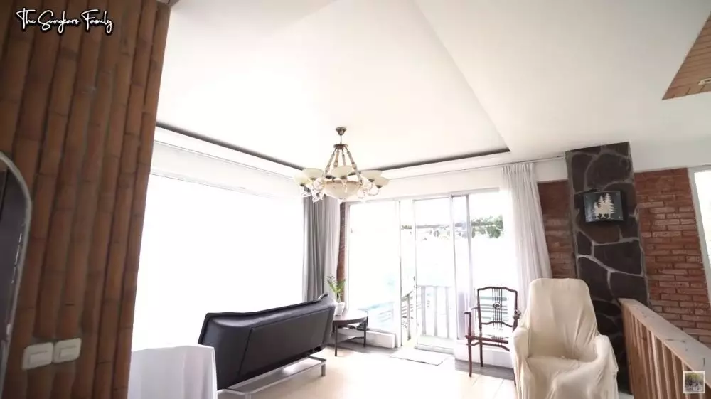 isi dalam rumah Mark Sungkar © YouTube
