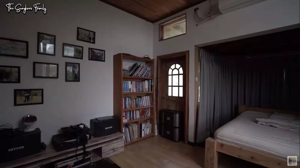 isi dalam rumah Mark Sungkar © YouTube