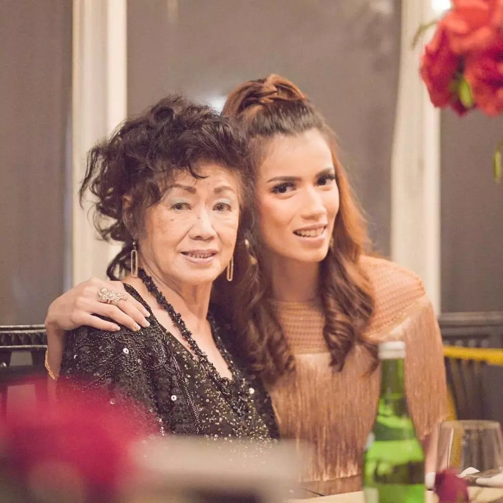 kedekatan sabrina dan calon mertua © Instagram kedekatan sabrina dan calon mertua © Instagram