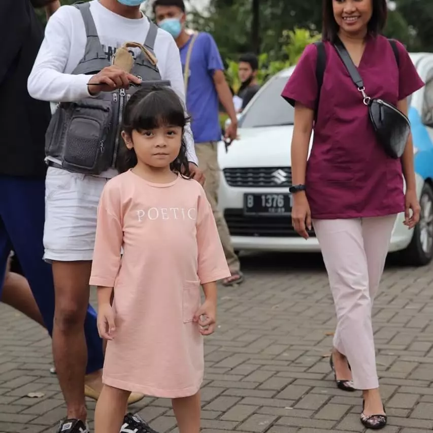 Fara Simatupang 'Reyna' di lokasi syuting Ikatan Cinta © 2020 brilio.net Instagram Fara Simatupang 'Reyna' di lokasi syuting Ikatan Cinta © 2020 brilio.net Instagram